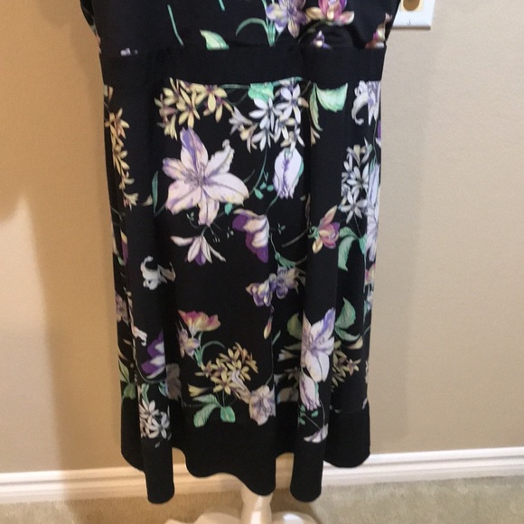 Liz Claiborne Career Woman Floral V-Neck Short Sleeved Dress-Size 1X - Picture 8 of 8